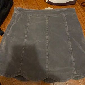 Fitted grey skirt